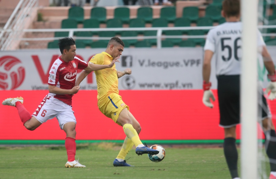 Công Phượng tỏa sáng, CLB TPHCM vươn lên thứ 3 bảng xếp hạng V-League - 7 Công Phượng tỏa sáng, CLB TPHCM vươn lên thứ 3 bảng xếp hạng V-League - 7