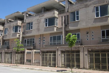 Chung cư hiện đại đồng loạt rệu rã