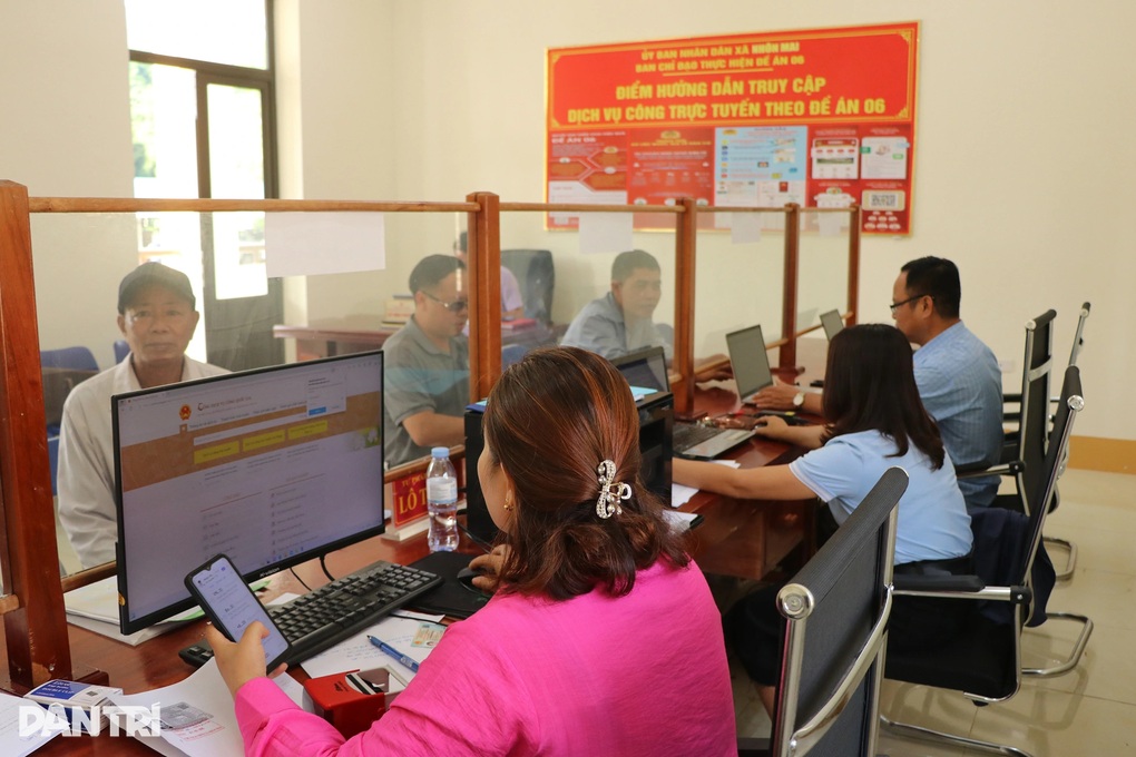 Xử lý nghiêm cán bộ yêu cầu người dân phải có VNeID khi nộp hồ sơ