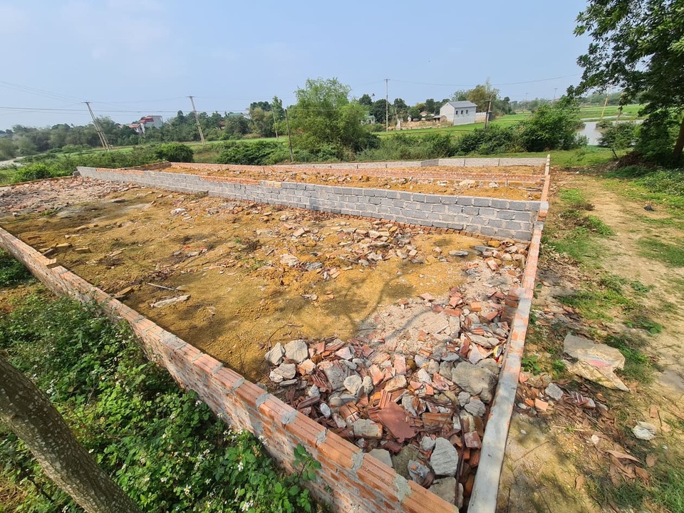 Sốt đất hạ nhiệt: Kẻ cắt lỗ, người găm tiền chờ bắt đáy - 2 Sốt đất hạ nhiệt: Kẻ cắt lỗ, người găm tiền chờ bắt đáy - 2
