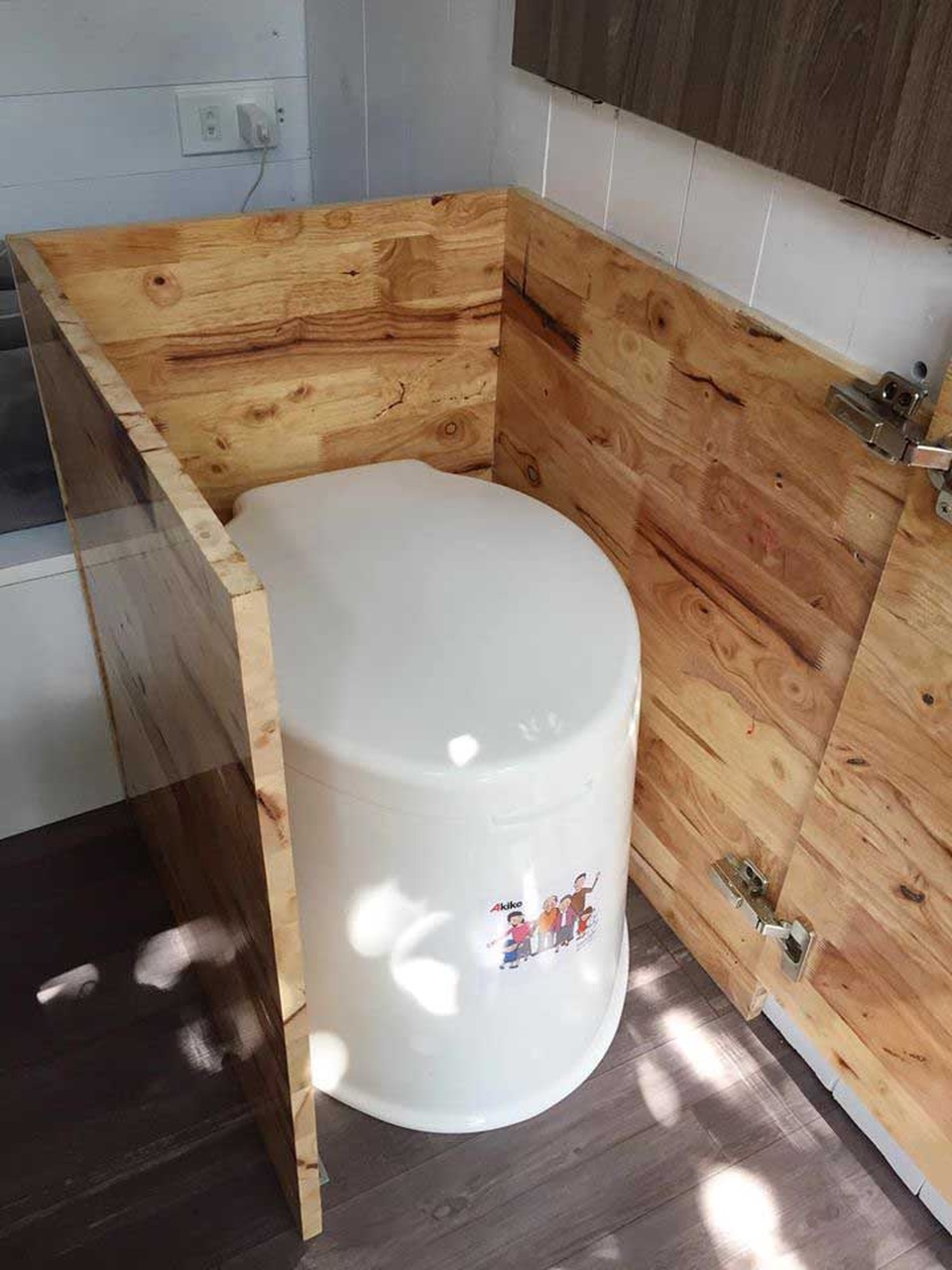Mê xê dịch, cặp vợ chồng trẻ mua ô tô làm thành nhà di động - 10 Mê xê dịch, cặp vợ chồng trẻ mua ô tô làm thành nhà di động - 10