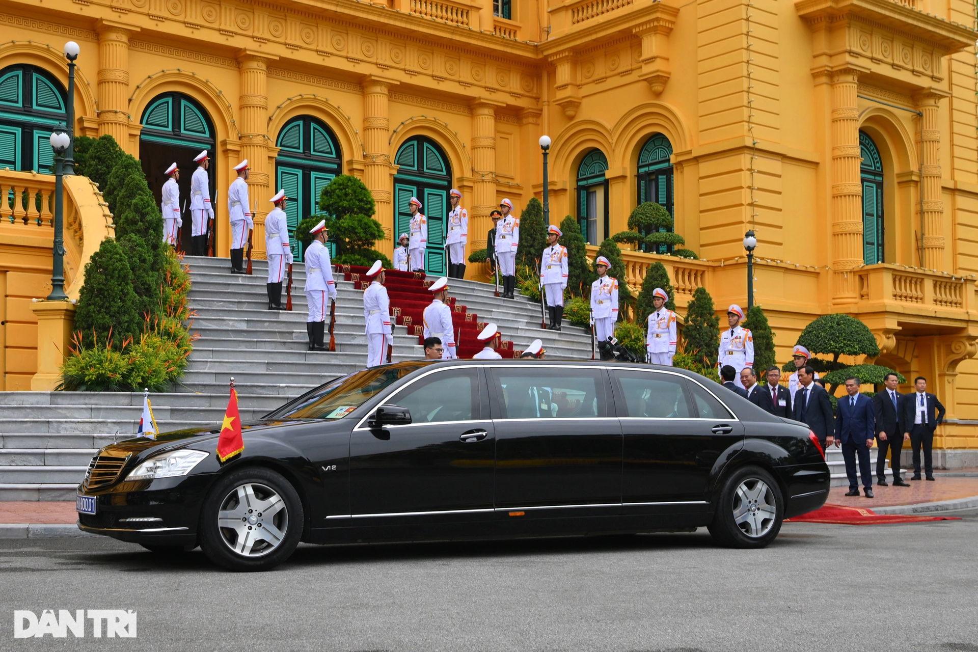 Dàn xe đặc chủng hộ tống Tổng thống Hàn Quốc trên đường phố Hà Nội - 4