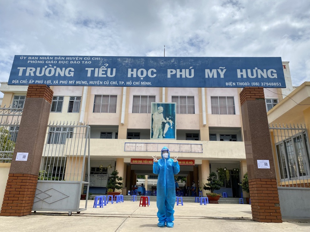 Nữ sinh lớp 11 tham gia đội tình nguyện: Từng mất ăn mất ngủ khi gặp F0 - 3 Nữ sinh lớp 11 tham gia đội tình nguyện: Từng mất ăn mất ngủ khi gặp F0 - 3
