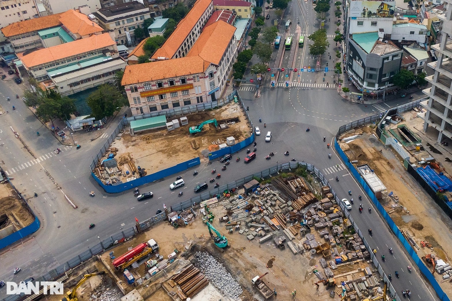 Ngày đêm thi công tháo dỡ lô cốt án ngữ 6 năm ở trung tâm TPHCM - 11 Ngày đêm thi công tháo dỡ lô cốt án ngữ 6 năm ở trung tâm TPHCM - 11