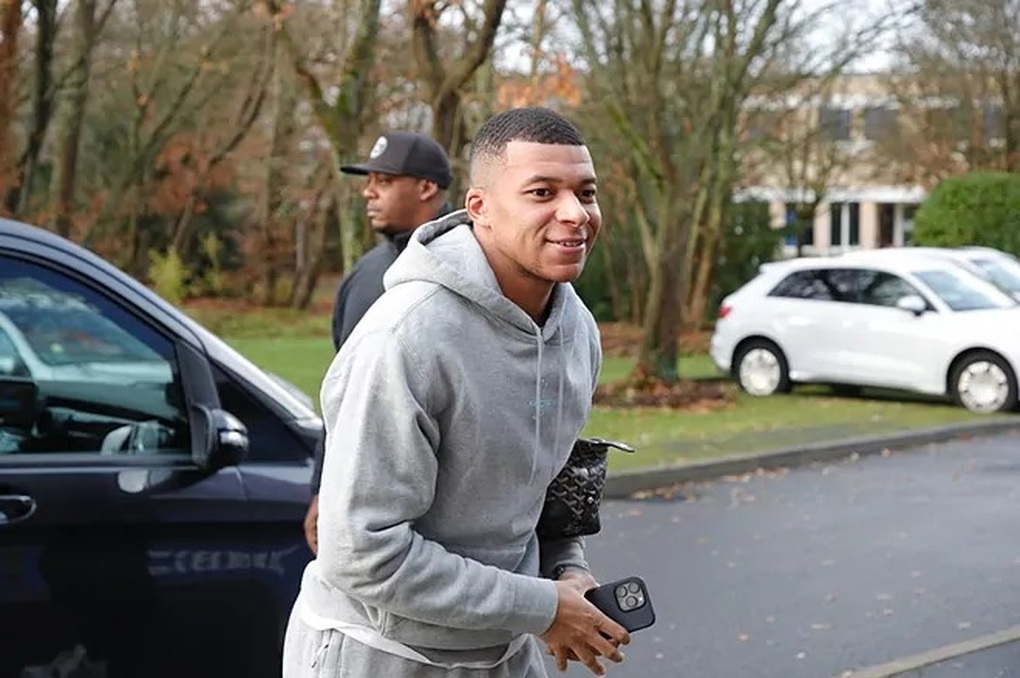Động thái của Mbappe khiến tất cả phải kinh ngạc - 1 Động thái của Mbappe khiến tất cả phải kinh ngạc - 1