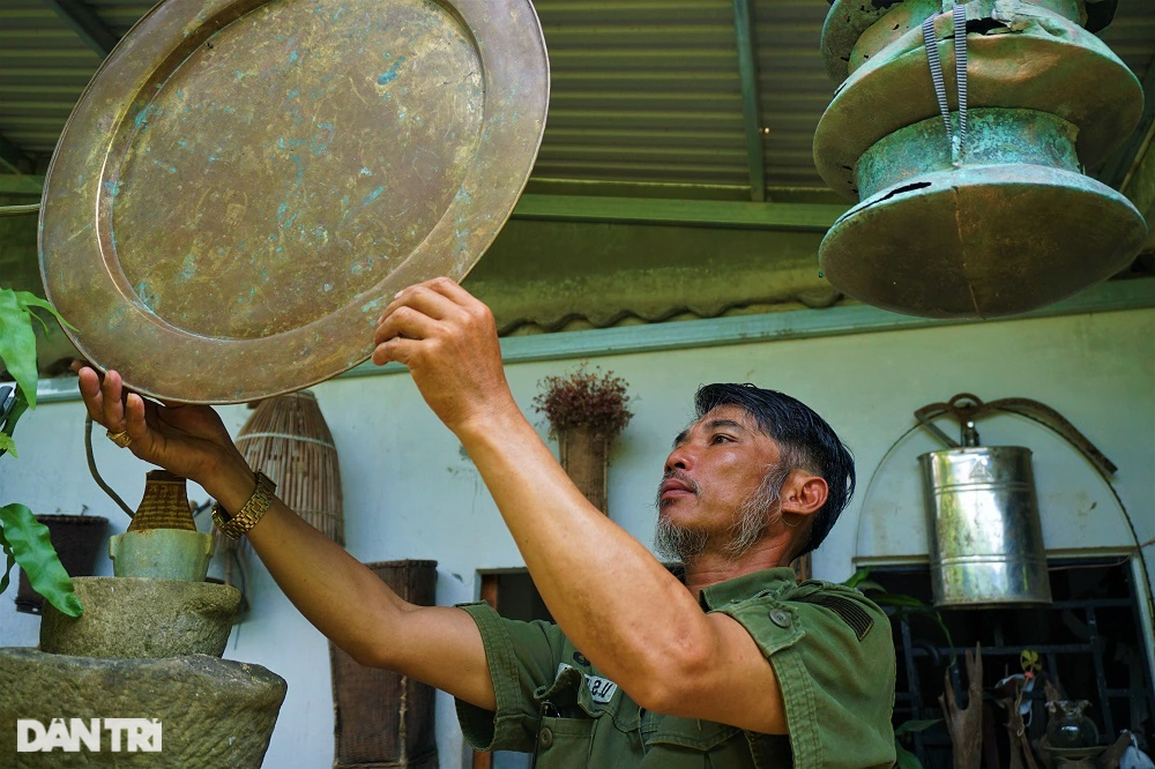 Ông Phúc khùng cùng bộ sưu tập đồ cổ vô giá - 3 Ông Phúc khùng cùng bộ sưu tập đồ cổ vô giá - 3