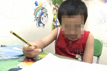 “Hành xác” con trẻ ép học chữ trước khi vào lớp 1