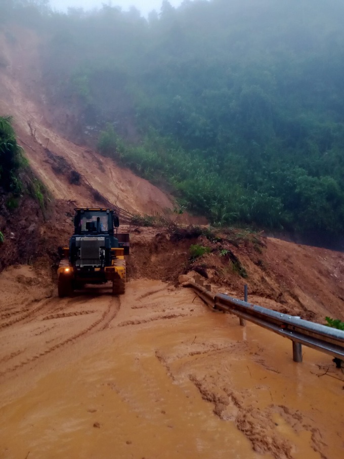 Mưa lớn làm 1 người chết, 4 người mất tích và nhiều điểm sạt lở ở Quảng Trị và Thừa Thiên Huế - Ảnh 1.