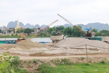 Ninh Bình: Đình chỉ hàng loạt bãi cát "lậu" sau phản ánh của Báo Dân trí