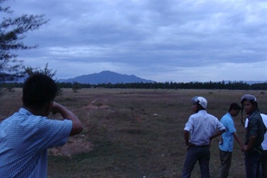 Vây bắt vật nghi bò tót tại sân bay Phú Bài