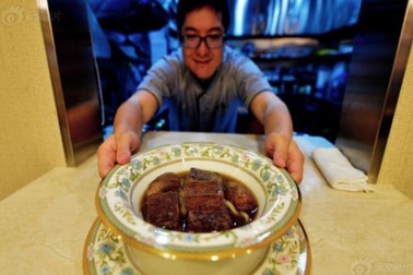 Chuyện không đùa: Bát phở bò có giá gần 7 triệu