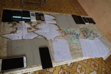 Bắt nhóm thầu đề do 2 chị em cầm đầu