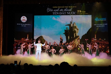 Xúc động chương trình nghệ thuật "Tên anh đã hóa thành tên đất nước"