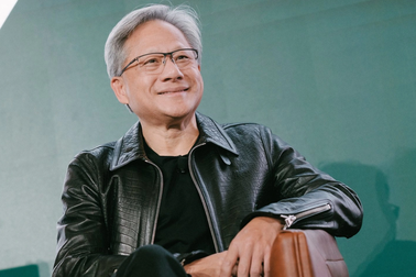 Nvidia công bố doanh thu đột biến nhờ AI, cổ phiếu vượt 1.000 USD