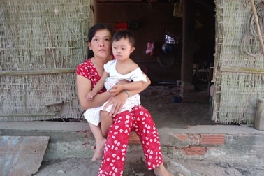 Thương cảnh cha đòi tự tử, con xin nghỉ học để mưu sinh