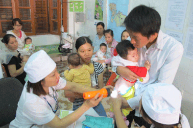 Vẫn hoang mang khi đi tiêm vắc xin Quinvaxem