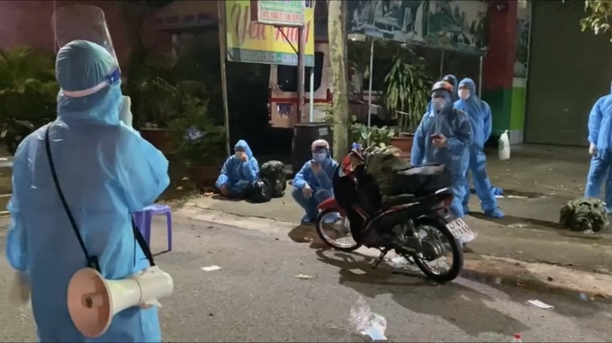 Tại Thị xã Bến Cát, Qua test nhanh, lực lượng y tế phát hiện 7 trường hợp nghi nhiễm Covid-19.