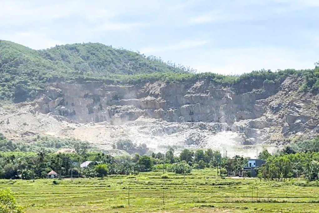 Loạt công ty bị thanh tra chỉ ra việc khai thác “lố” hơn 11.400m3 đá - 1 Loạt công ty bị thanh tra chỉ ra việc khai thác “lố” hơn 11.400m3 đá - 1