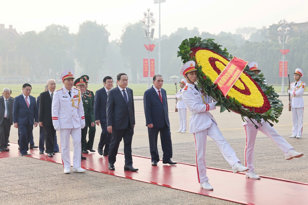 Lãnh đạo Đảng, Nhà nước viếng Chủ tịch Hồ Chí Minh và Anh hùng liệt sĩ - 2 Lãnh đạo Đảng, Nhà nước viếng Chủ tịch Hồ Chí Minh và Anh hùng liệt sĩ - 2