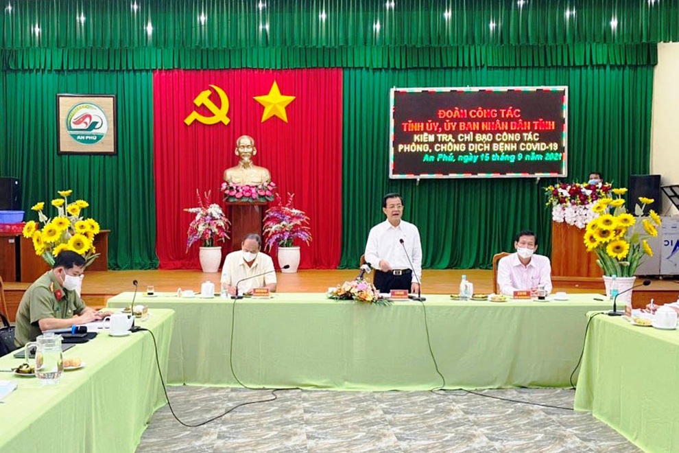 Bị Thủ tướng truy về chống dịch lúc nửa đêm, lãnh đạo An Giang họp khẩn - 2 Bị Thủ tướng truy về chống dịch lúc nửa đêm, lãnh đạo An Giang họp khẩn - 2