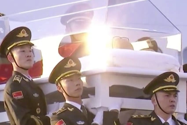 Máy bay đưa linh cữu ông Giang Trạch Dân tới Bắc Kinh