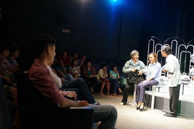 Sân khấu kịch... tắt đèn