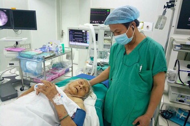 Cứu sống bệnh nhân trăm tuổi bị sốc nhiễm trùng đường mật nặng