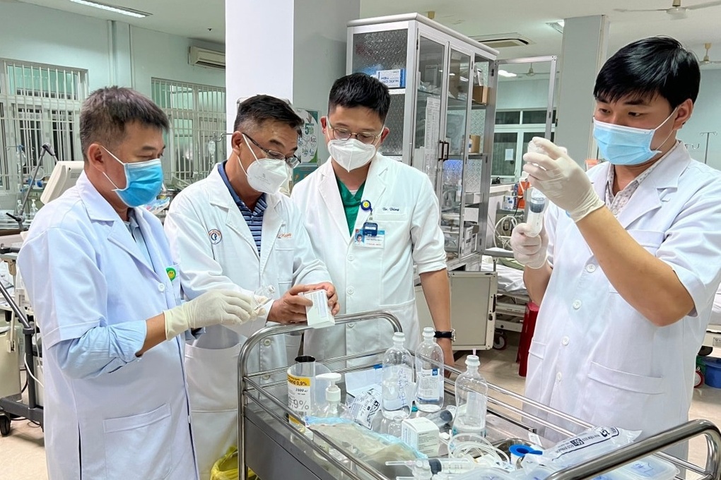 Thông tin mới nhất vụ 10 người ngộ độc botulinum vì ăn cá chép muối ủ chua - 1 Thông tin mới nhất vụ 10 người ngộ độc botulinum vì ăn cá chép muối ủ chua - 1