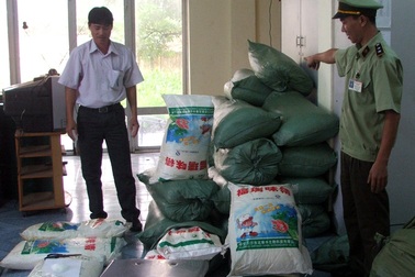 Tịch thu hơn 1 tấn bột ngọt lậu từ Trung Quốc