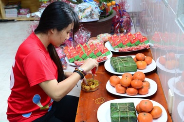 Gửi trao tết trọn vẹn đến với các em ở bệnh viện ung bướu