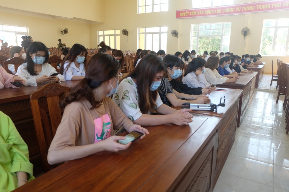 57 công dân được về nhà sau cách ly tập trung tại Đà Nẵng - 1 57 công dân được về nhà sau cách ly tập trung tại Đà Nẵng - 1