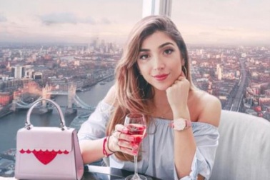 Nữ blogger xinh đẹp bị dân mạng “bóc phốt” thói quen “sống ảo”