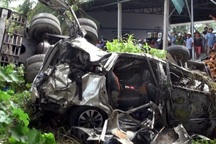 Vụ 2 ô tô rơi khỏi cầu: Do xe cẩu mất phanh, tuột dốc?