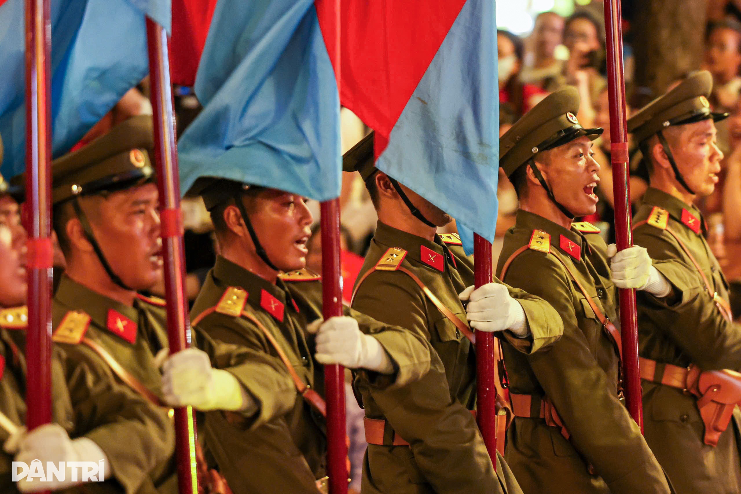 View - Đoàn quân diễu binh trùng trùng như sóng tại buổi sơ duyệt đại lễ 30/4 | Báo Dân trí
