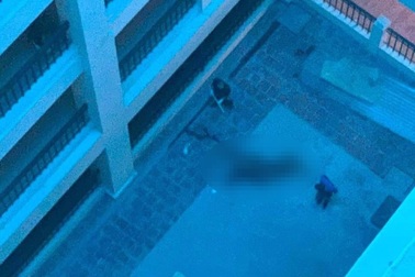 Nam thanh niên rơi lầu tại trường Đại học Công nghiệp Hà Nội