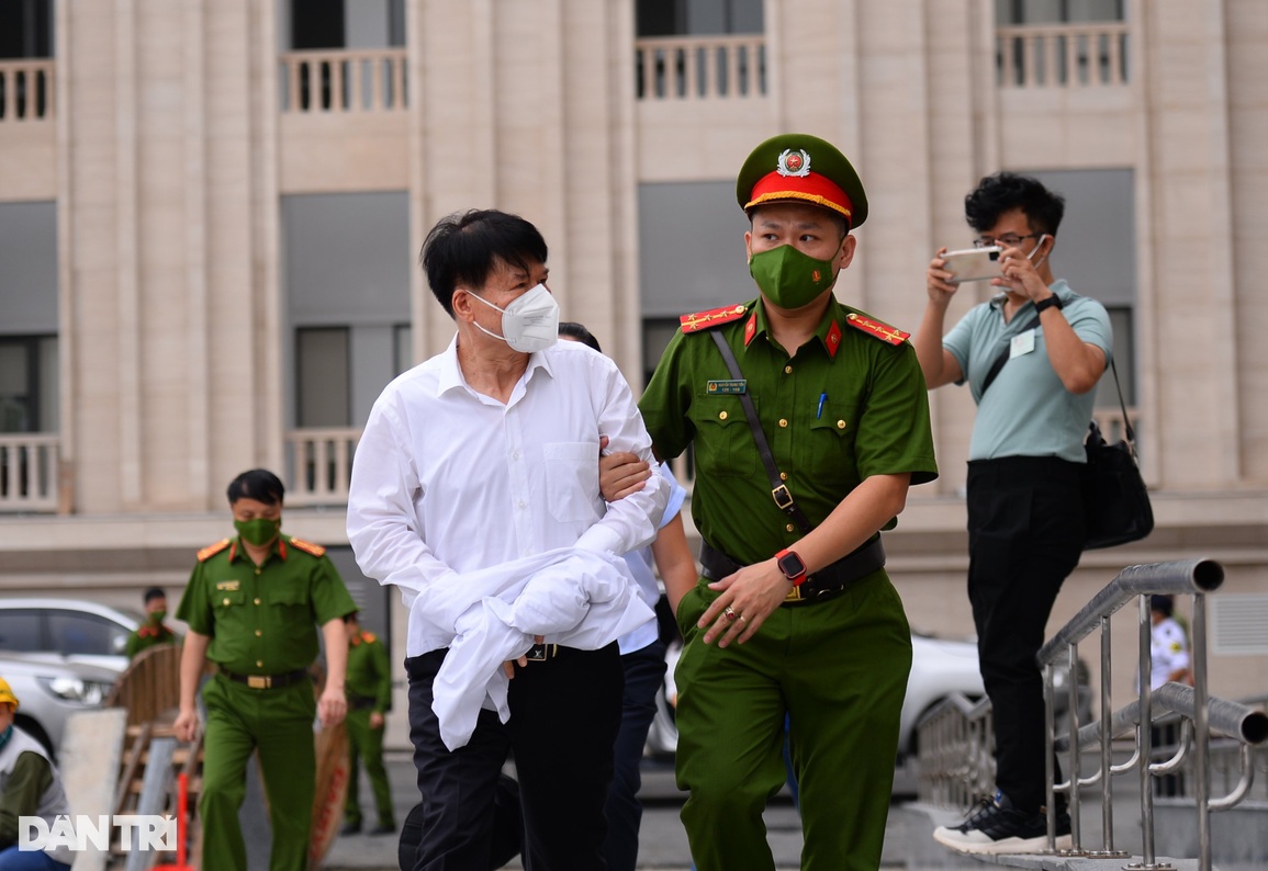 Đề nghị triệu tập cựu Thứ trưởng Bộ Y tế Cao Minh Quang tới tòa - 3 Đề nghị triệu tập cựu Thứ trưởng Bộ Y tế Cao Minh Quang tới tòa - 3