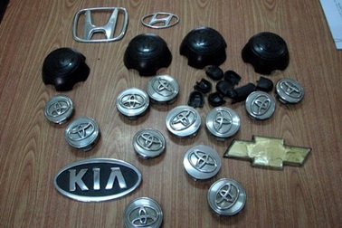 Bắt nhóm đạo tặc chuyên "thổi" logo, kính chiếu hậu xe ôtô