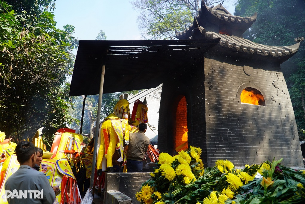 Khoán tiền công đức của di tích, nguyên chủ tịch huyện bị xem xét xử lý - 2 Khoán tiền công đức của di tích, nguyên chủ tịch huyện bị xem xét xử lý - 2
