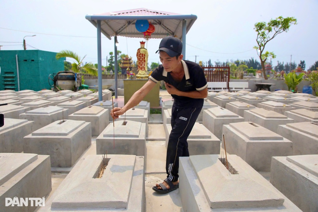 Người đàn ông gần một thập kỷ đi gom hơn 260 ngôi mộ bị lãng quên - 2