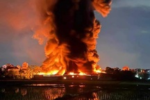 Xưởng sản xuất bao bì ở Vĩnh Phúc chìm trong biển lửa