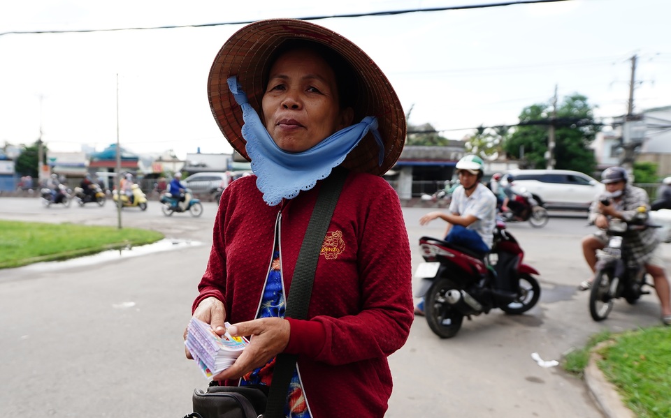 TPHCM: Không nhận được tiền hỗ trợ vì không có tạm trú - 1 TPHCM: Không nhận được tiền hỗ trợ vì không có tạm trú - 1