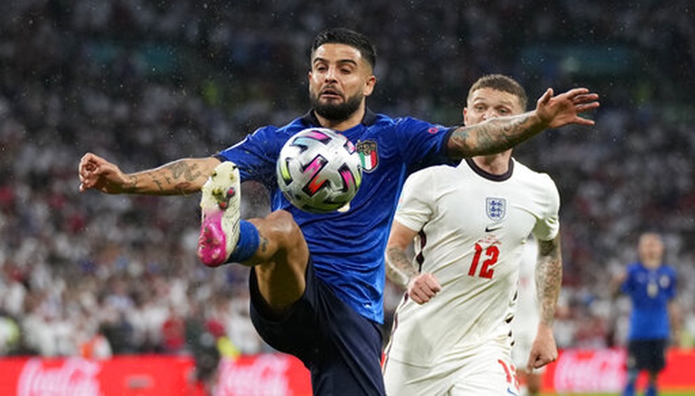 Đội tuyển Italia vỡ òa hạnh phúc khi giương cao chức vô địch Euro 2020 - 2 Đội tuyển Italia vỡ òa hạnh phúc khi giương cao chức vô địch Euro 2020 - 2