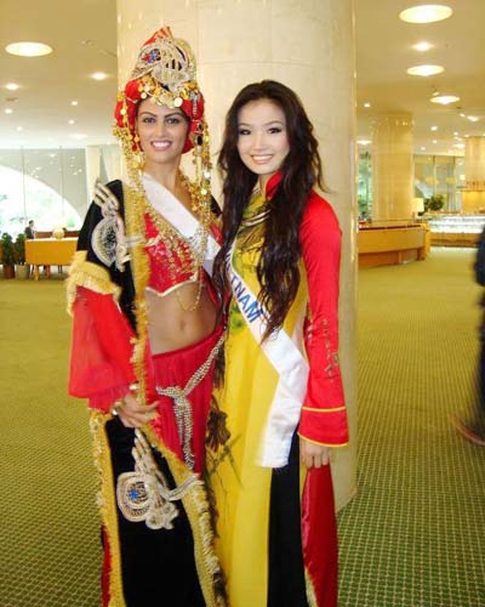 Mất hút 5 năm, Hoa hậu được yêu thích nhất Miss International 2008 tái xuất - 2 Mất hút 5 năm, Hoa hậu được yêu thích nhất Miss International 2008 tái xuất - 2