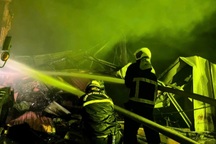 60 cảnh sát dập tắt vụ cháy nhà xưởng ở Hà Nội