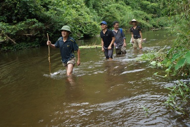 Tìm được con dao hung thủ dùng sát hại 4 người trong rừng rậm