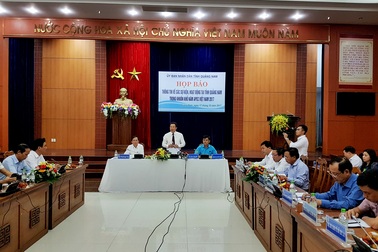 Quảng Nam chuẩn bị 30 bức tranh mạ vàng tặng các đại biểu dự APEC