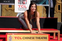 Sandra Bullock lưu dấu tay, chân tại nhà hát Chinese 