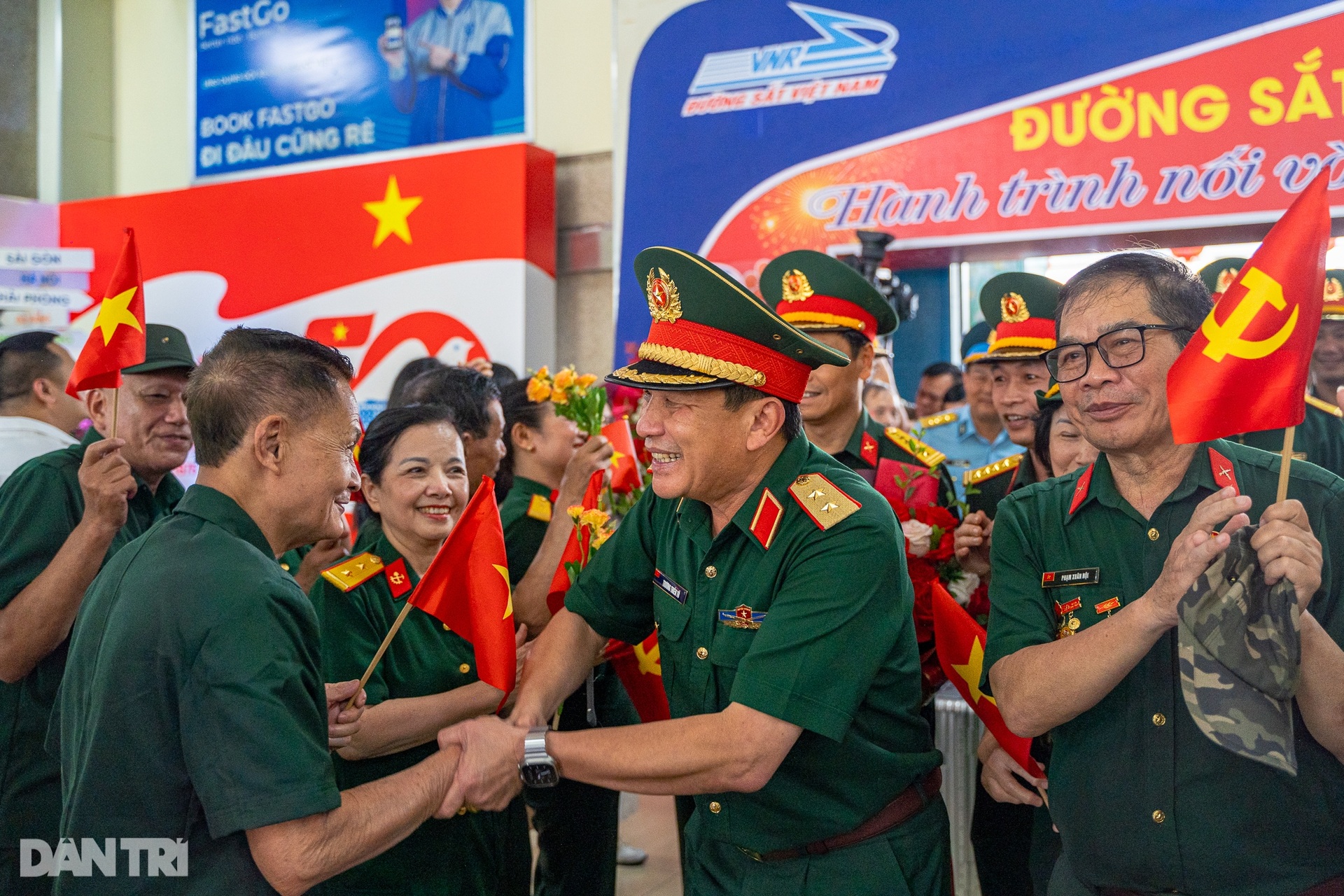 Rạng rỡ gương mặt chiến sĩ tham gia diễu binh, diễu hành trở về Thủ đô - 4 Rạng rỡ gương mặt chiến sĩ tham gia diễu binh, diễu hành trở về Thủ đô - 4