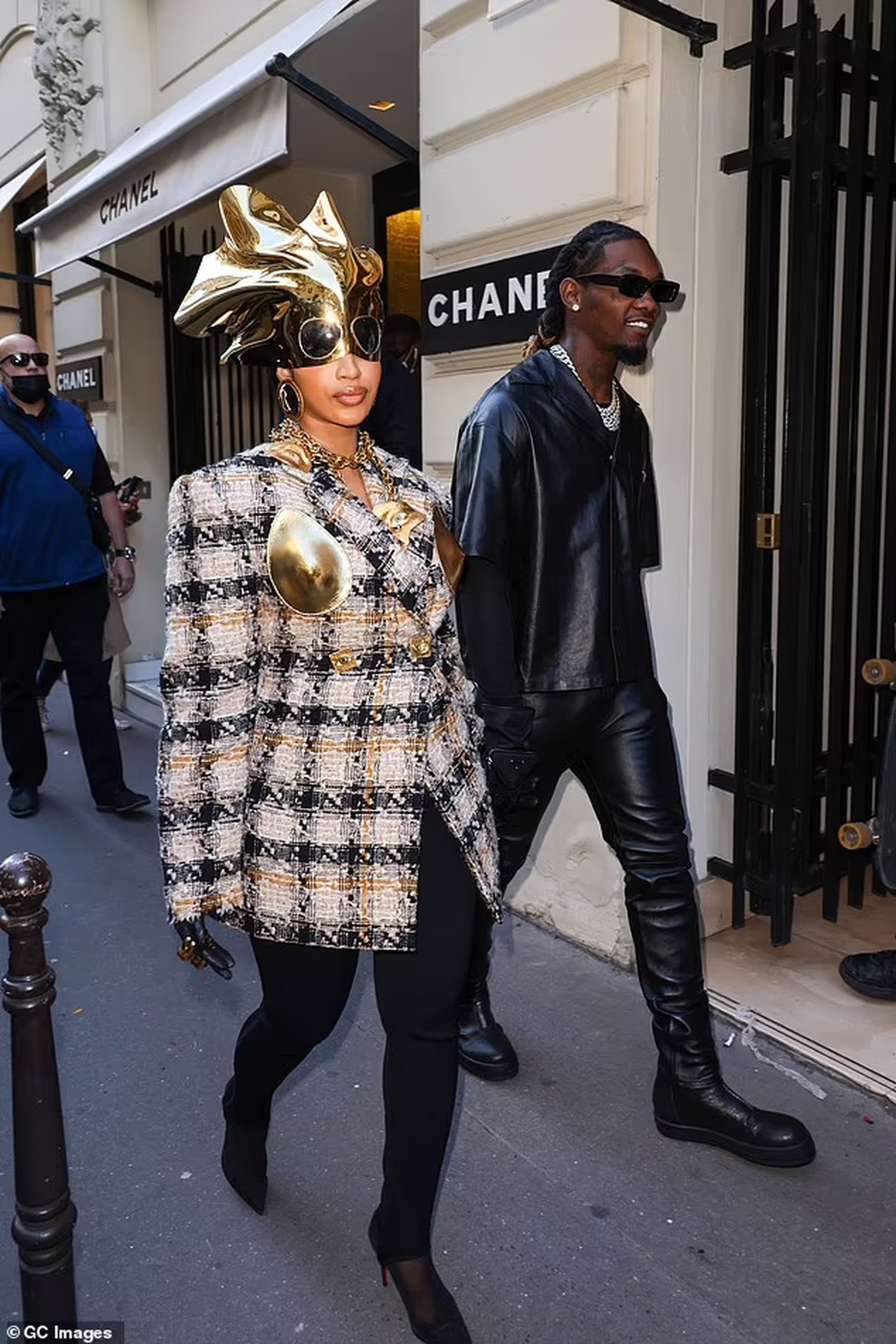 Cardi B xuất hiện ở tuần lễ thời trang Paris sau khi sinh con ít ngày - 3 Cardi B xuất hiện ở tuần lễ thời trang Paris sau khi sinh con ít ngày - 3