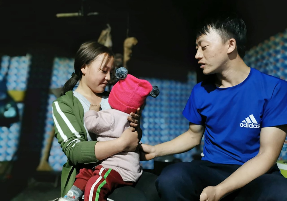 Chuyện tảo hôn, mới lên lớp 8 đã phải bỏ học để làm mẹ - 3 Chuyện tảo hôn, mới lên lớp 8 đã phải bỏ học để làm mẹ - 3